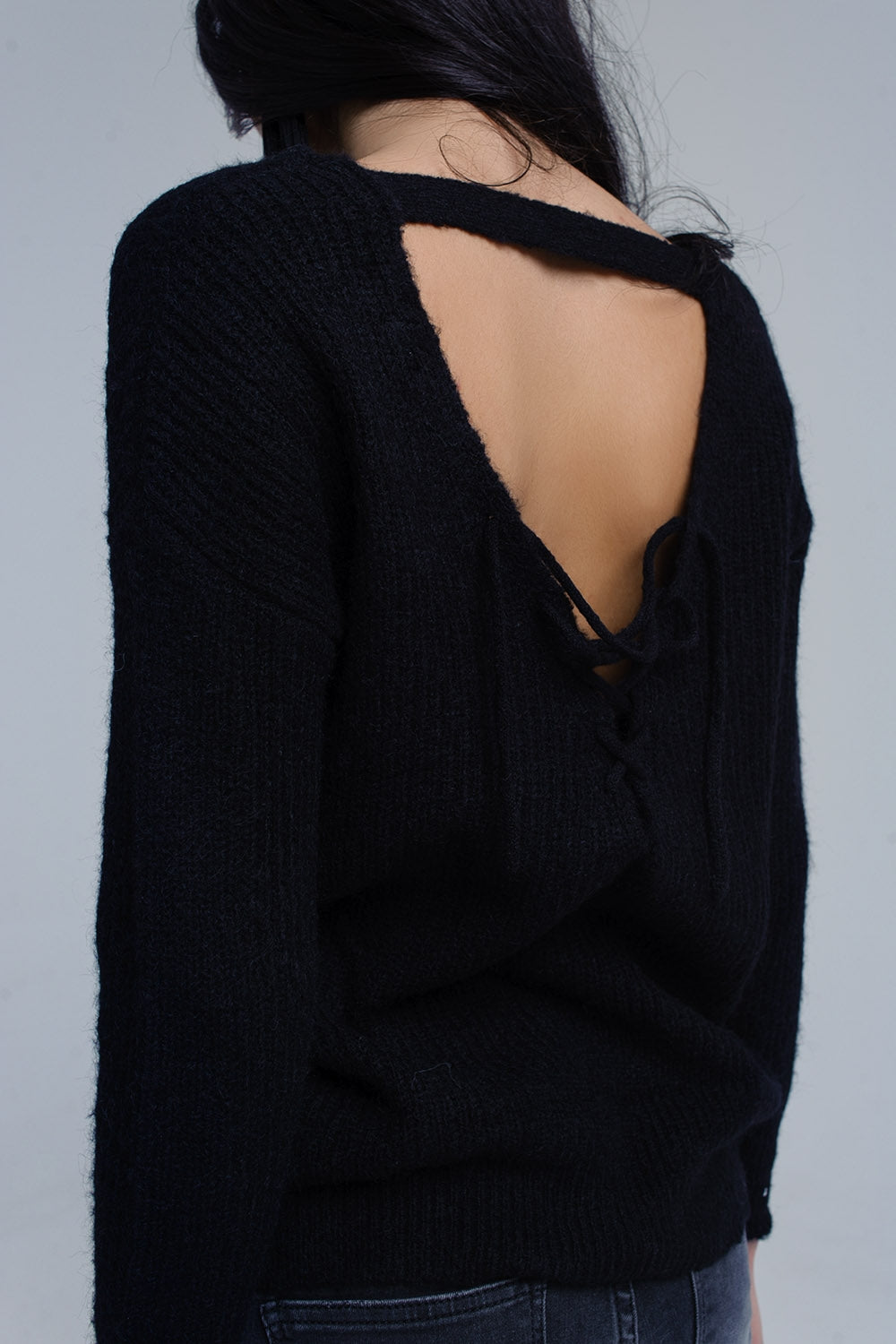 Maglione grigio lavorato a maglia con chiusura a strappo