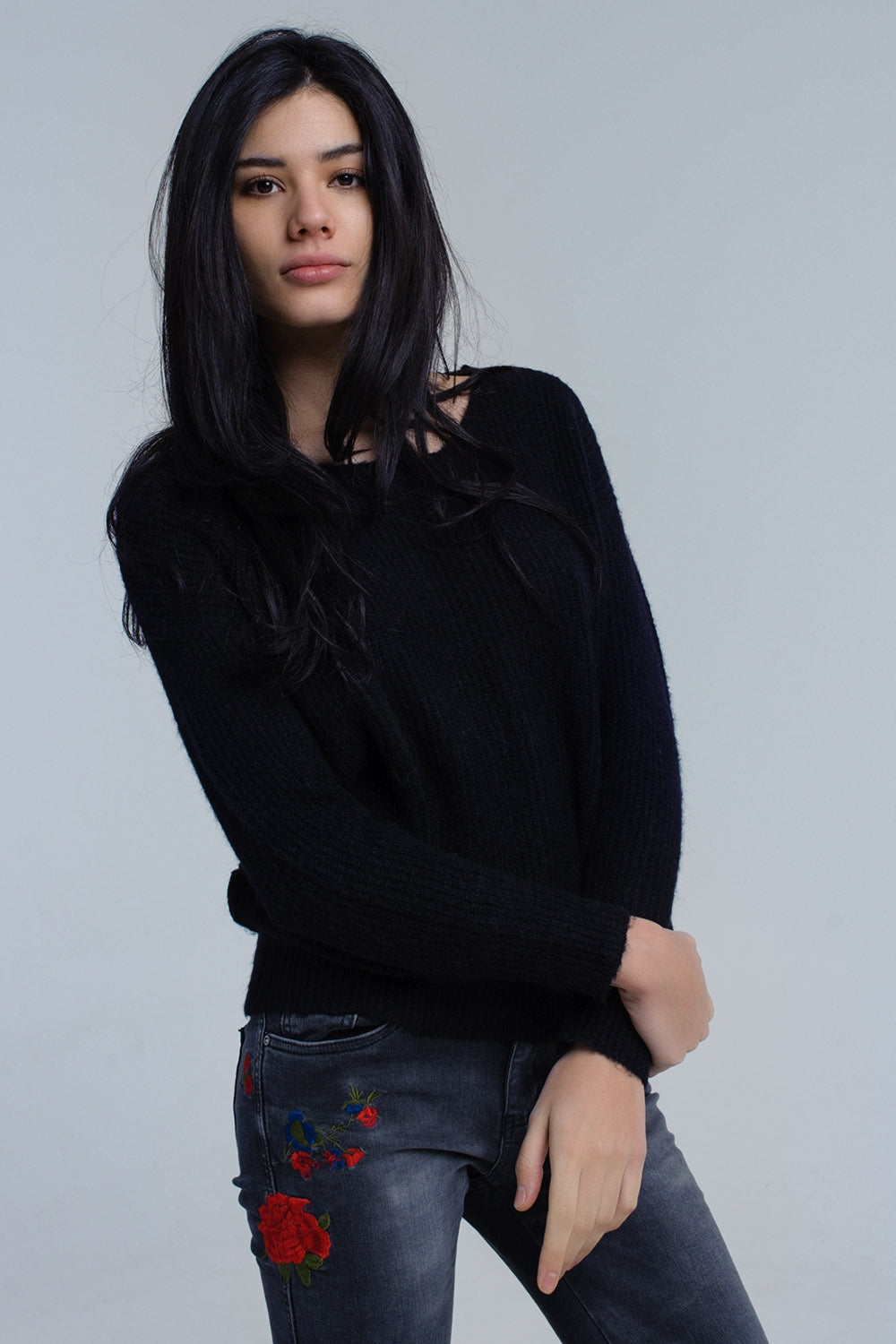 Maglione grigio lavorato a maglia con chiusura a strappo