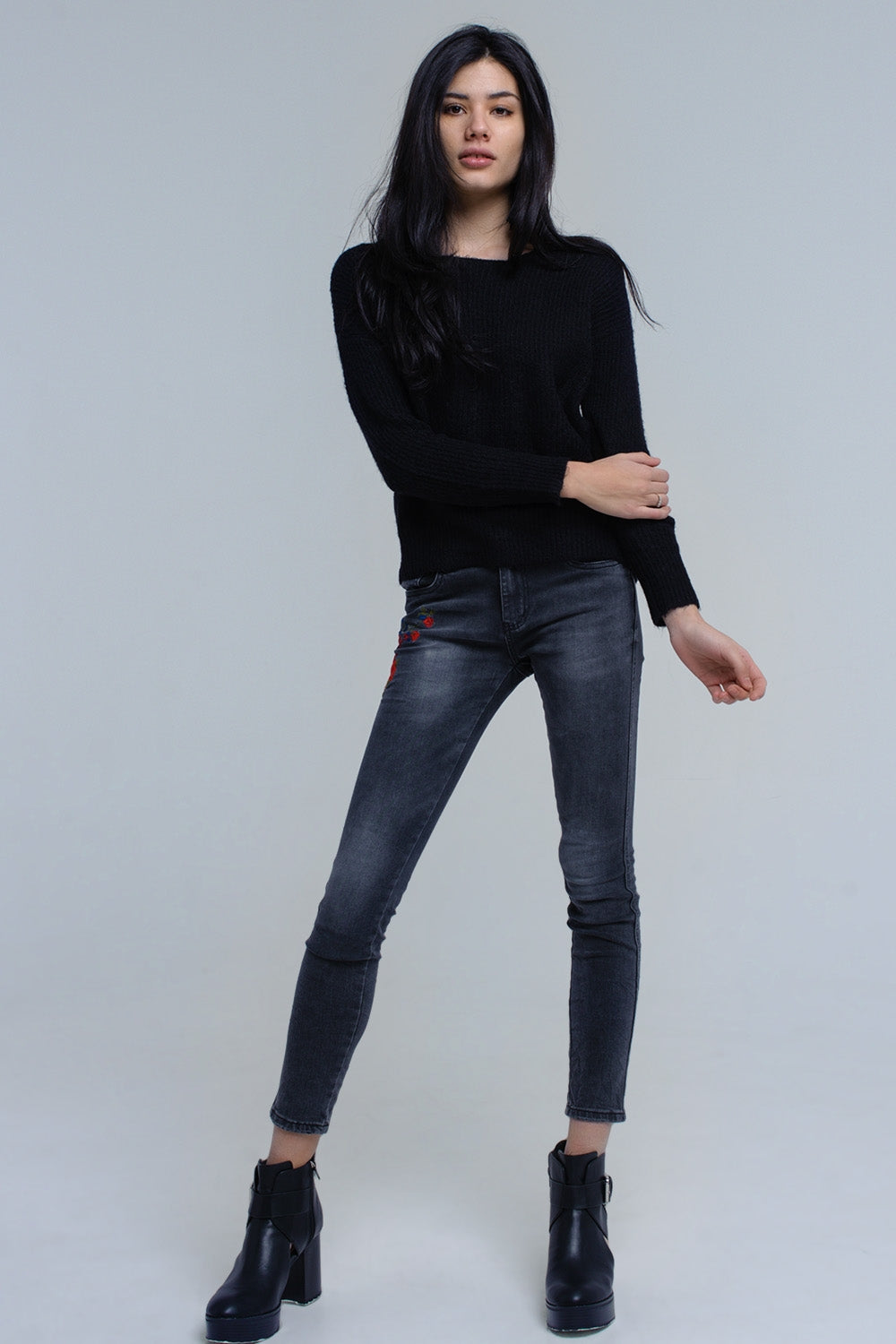 Maglione grigio lavorato a maglia con chiusura a strappo