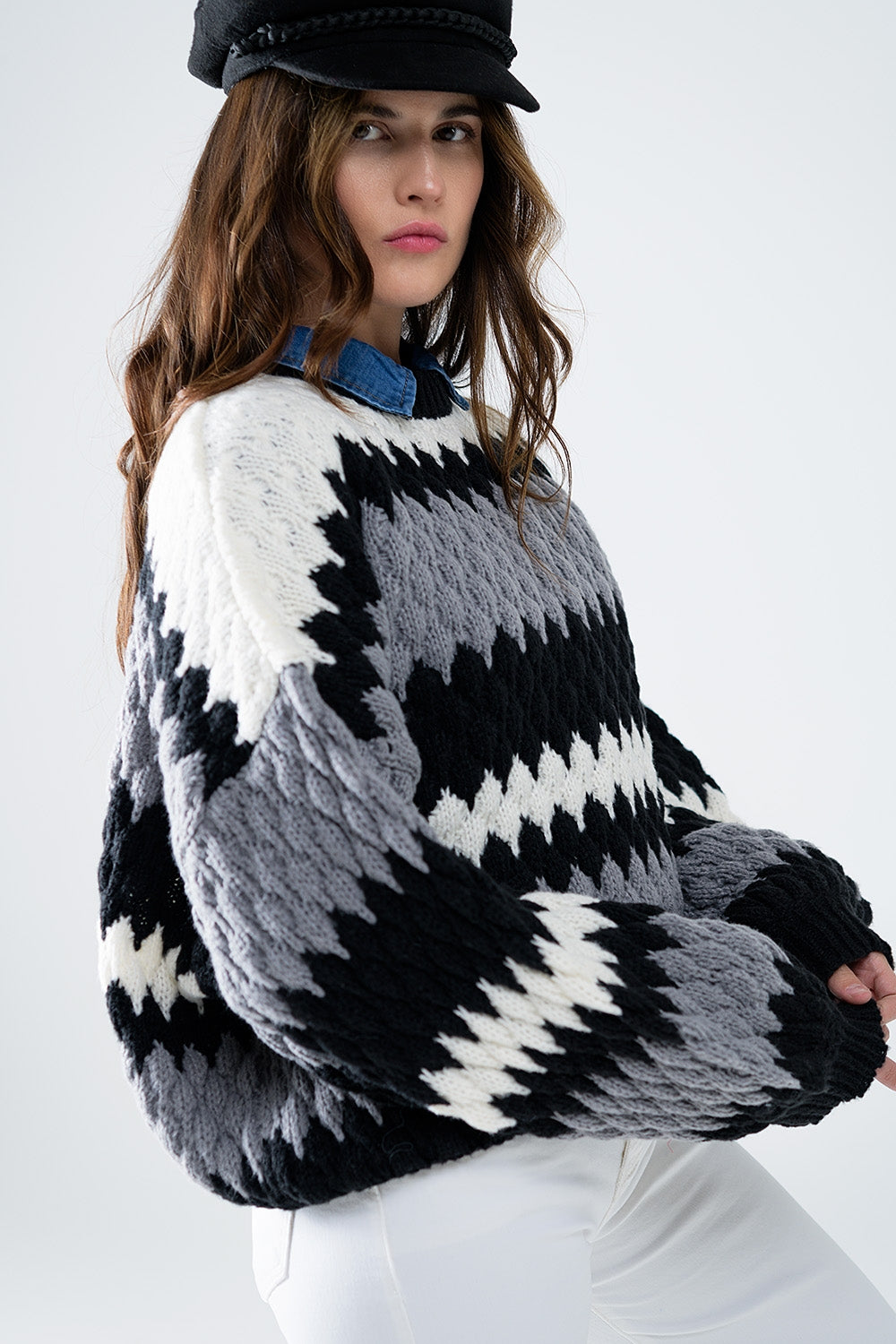 maglione grigio oversize a righe zig zag