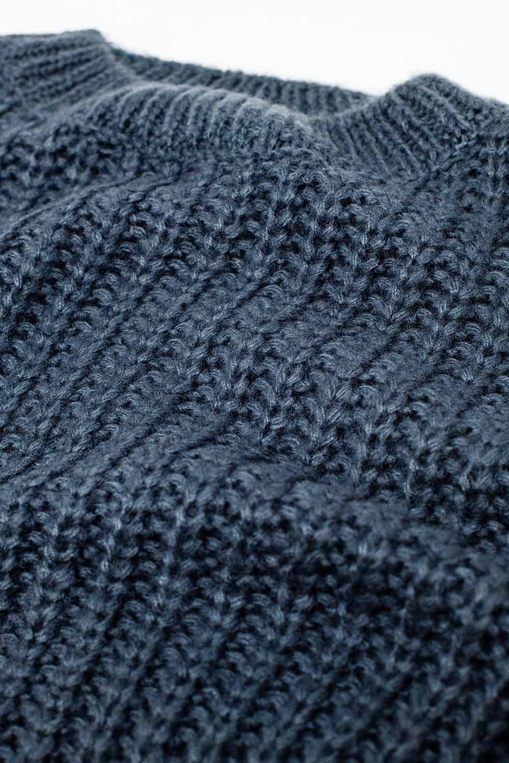 Maglione grigio scuro in maglia grossa con maniche a palloncino