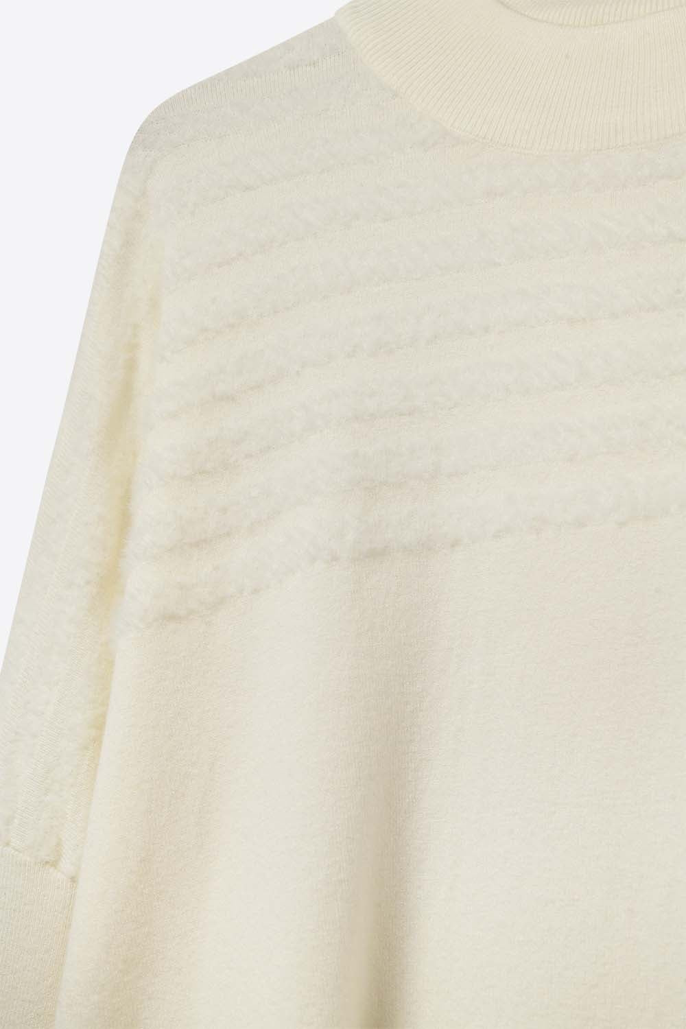 Maglione in maglia beige con dettaglio a righe vaporose