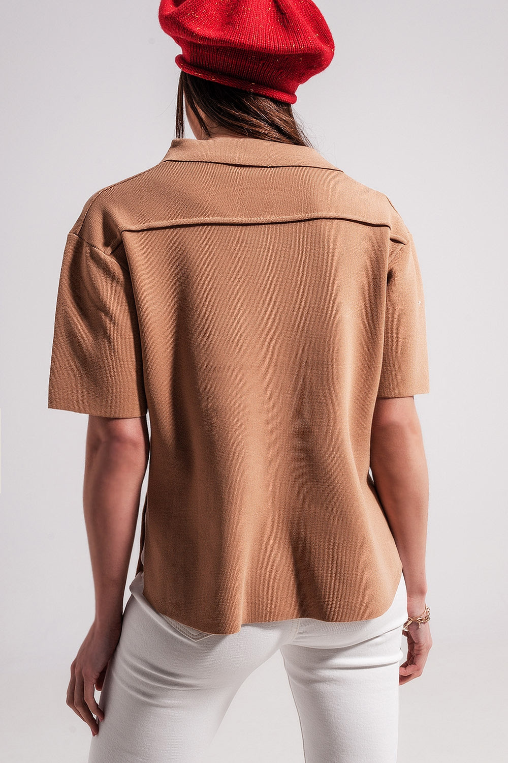Maglione in maglia color cammello a maniche corte