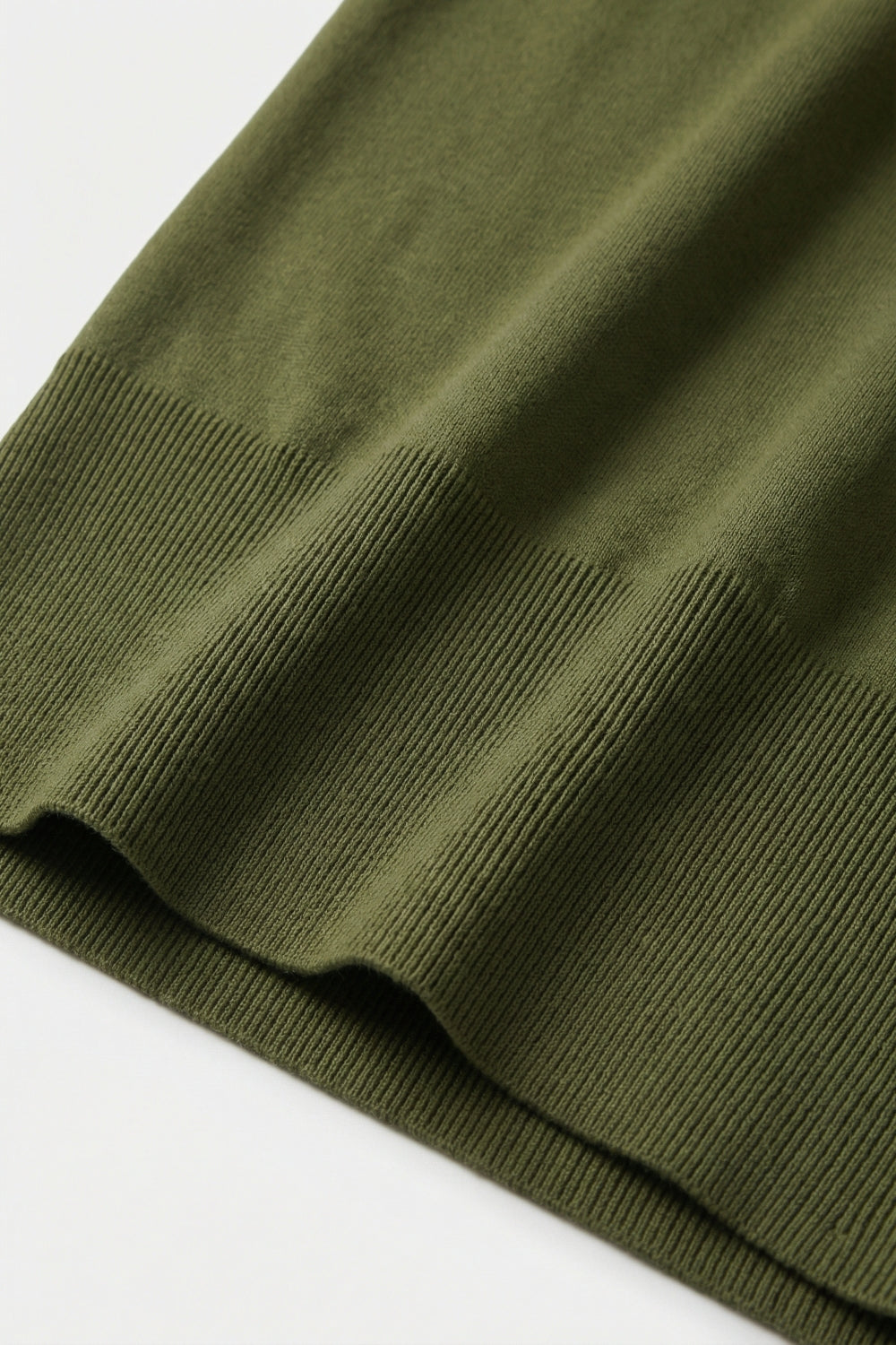Maglione in maglia leggera con ampia fascia a coste in kaki