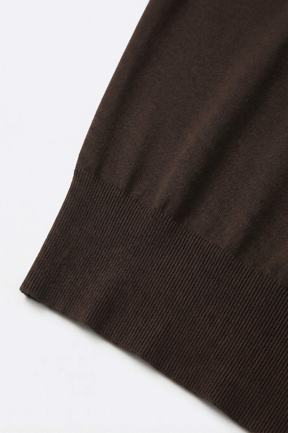 Maglione in maglia leggera con ampia fascia a coste in marrone