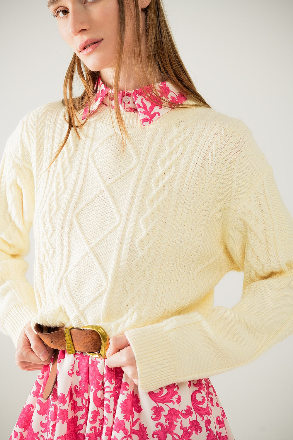 Maglione in maglia morbida color crema con motivo a cavi