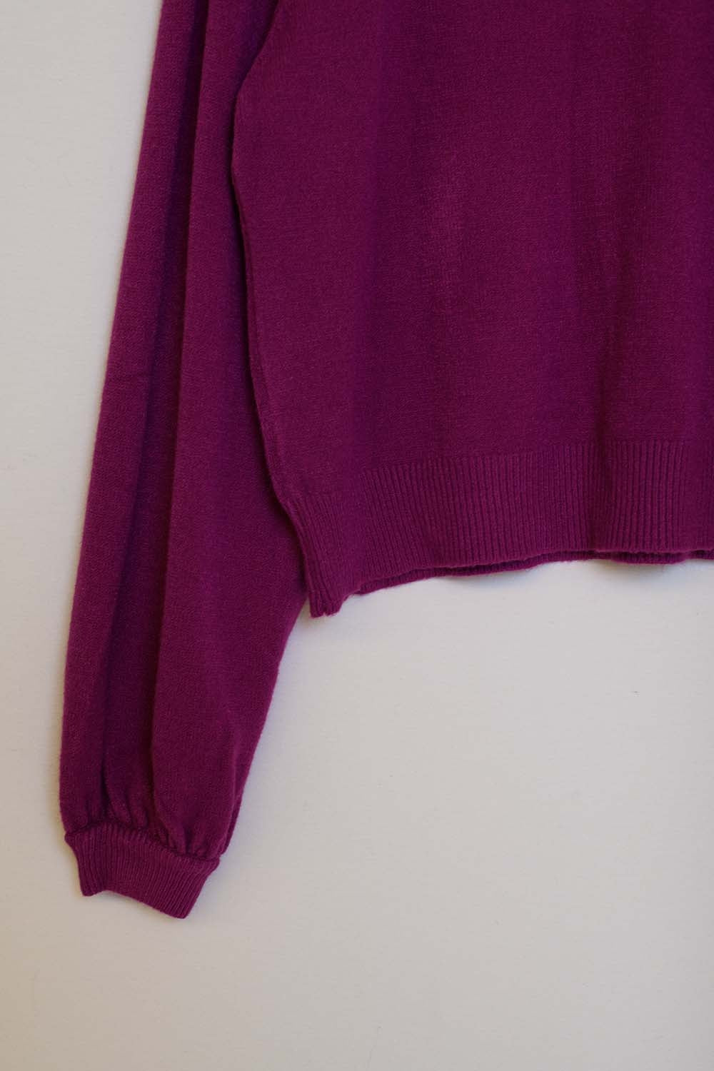 maglione in stile rilassato color melanzana con maniche a palloncino