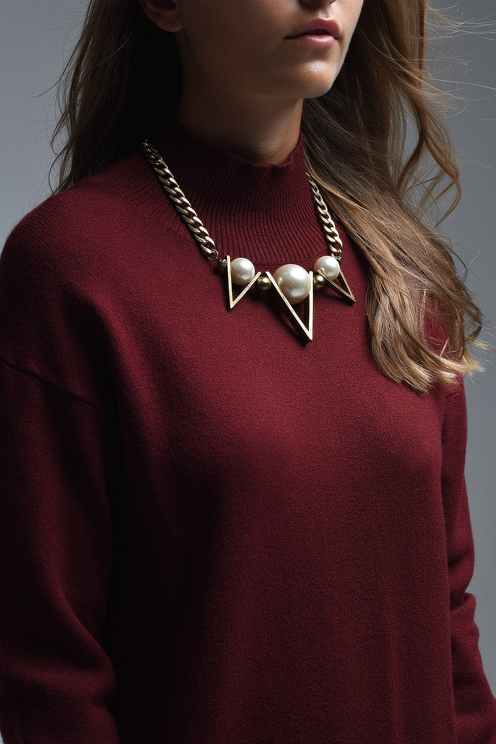 Maglione largo bordeaux con dettaglio aperto sulla schiena