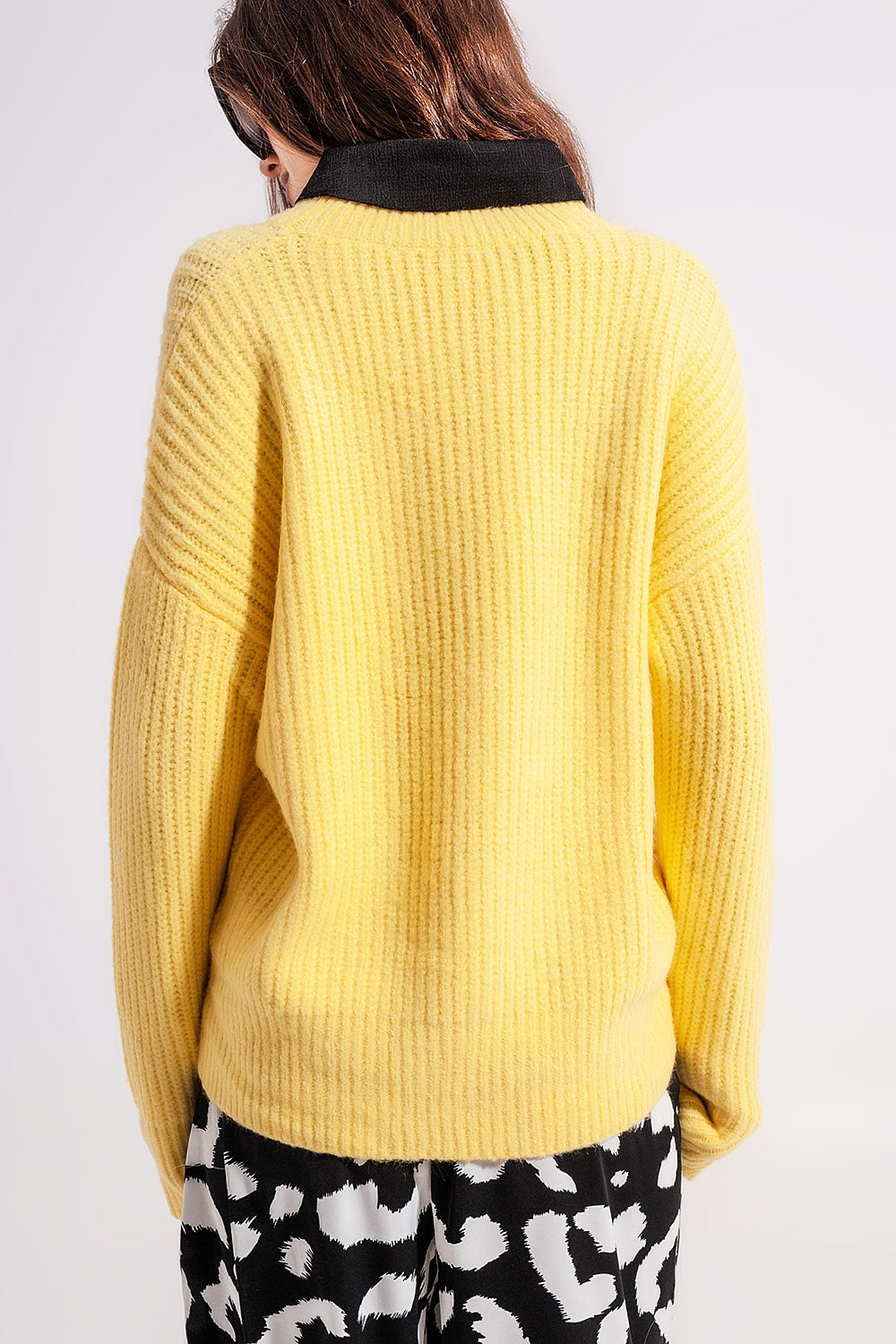 Maglione lavorato a coste giallo