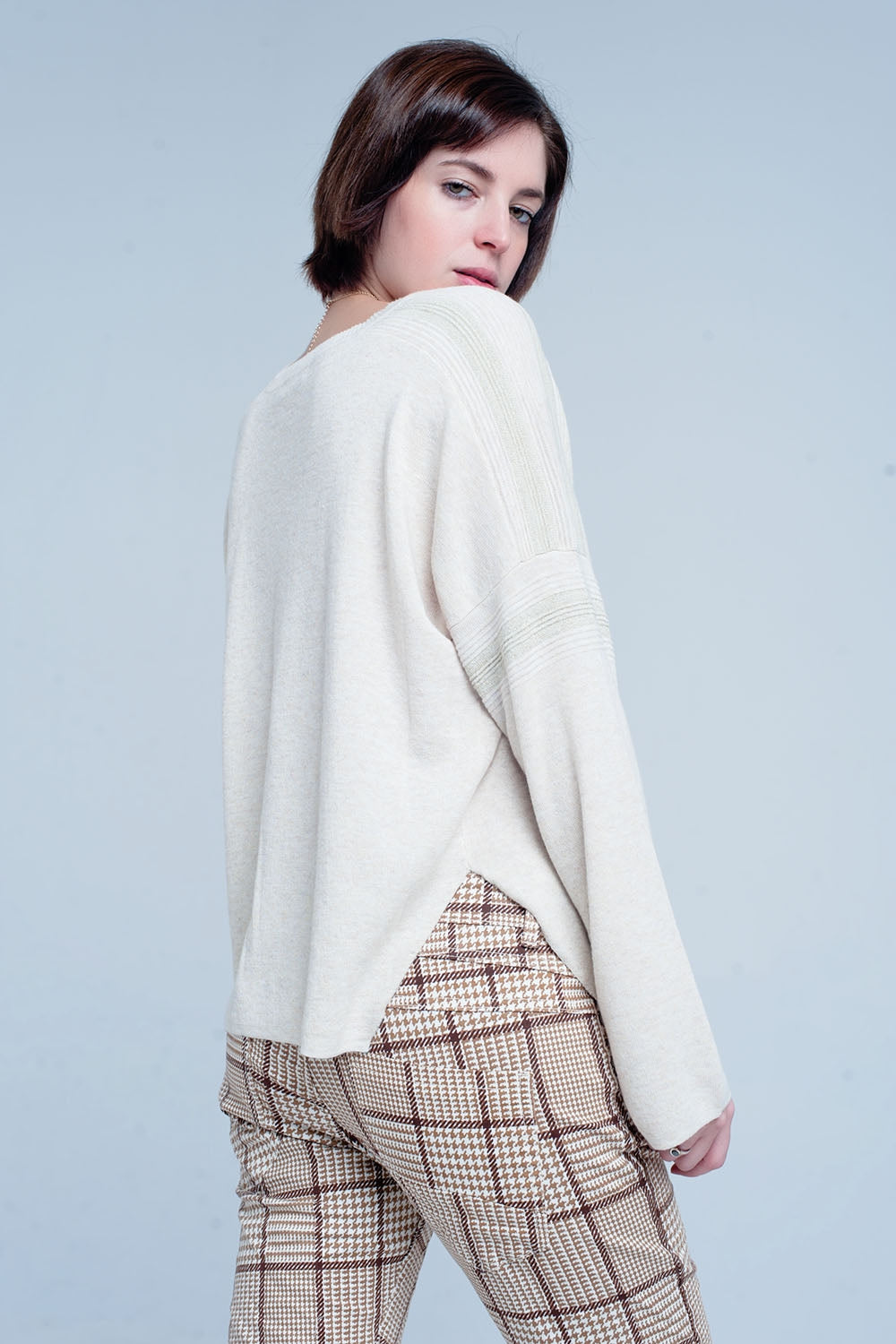 Maglione lavorato a maglia beige con dettagli glitterati