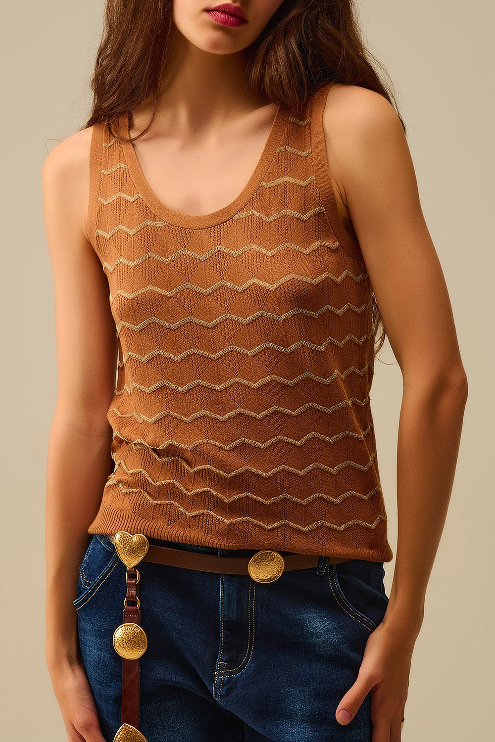 Maglione lavorato a maglia con motivo a zig zag dorato