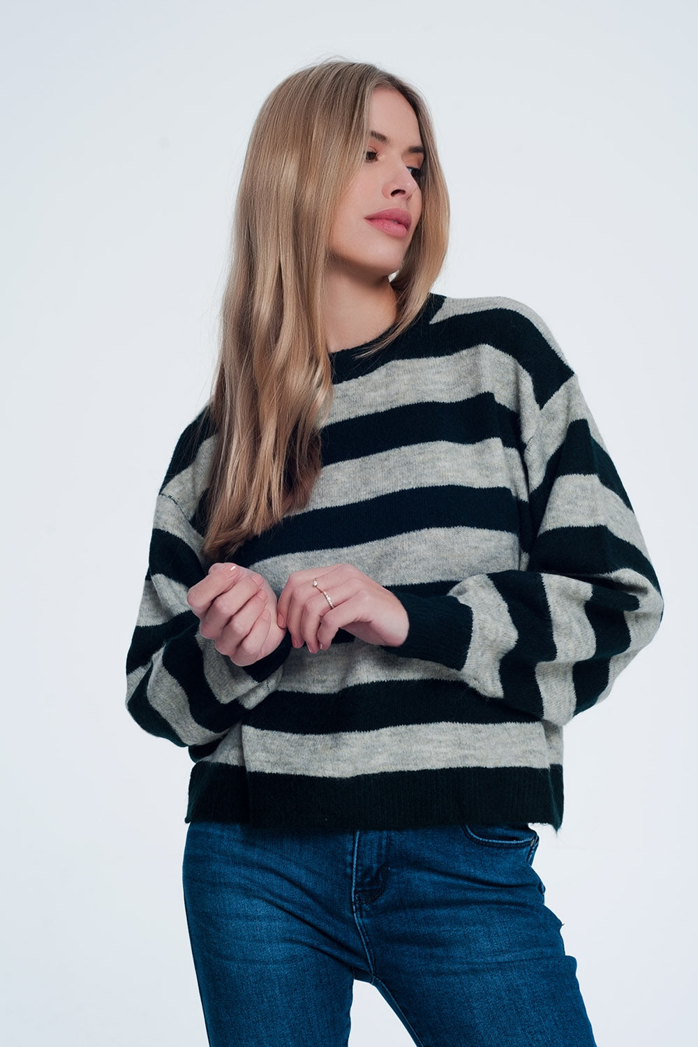 Maglione lavorato con apertura sul retro verde