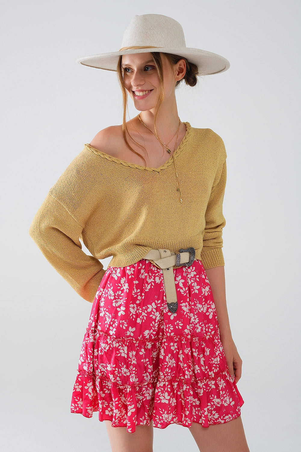 Maglione leggero con ampio scollo a V e dettaglio a treccia in oro