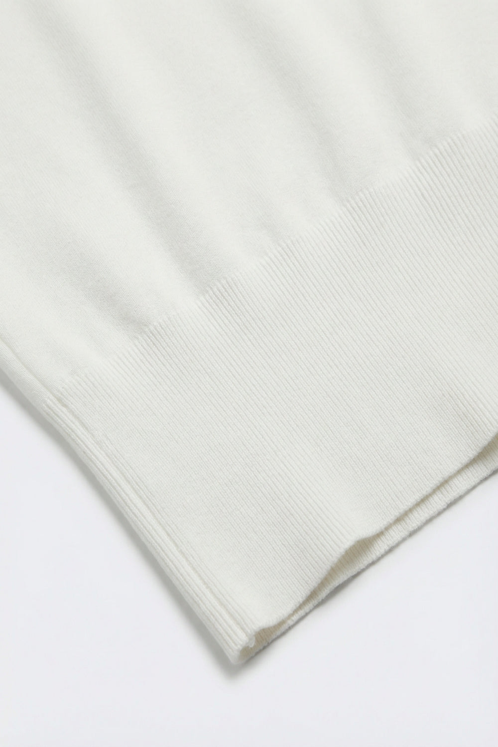 Maglione leggero in maglia con ampia fascia a coste in bianco