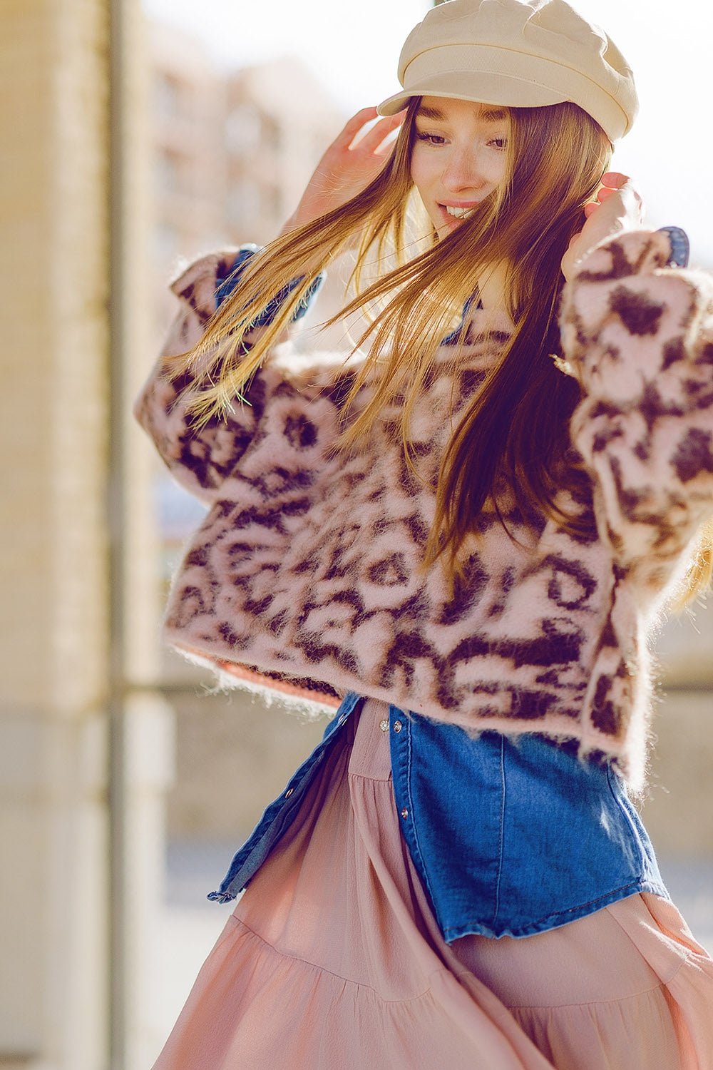 Maglione leopardato rosa in lana lavorato a maglia