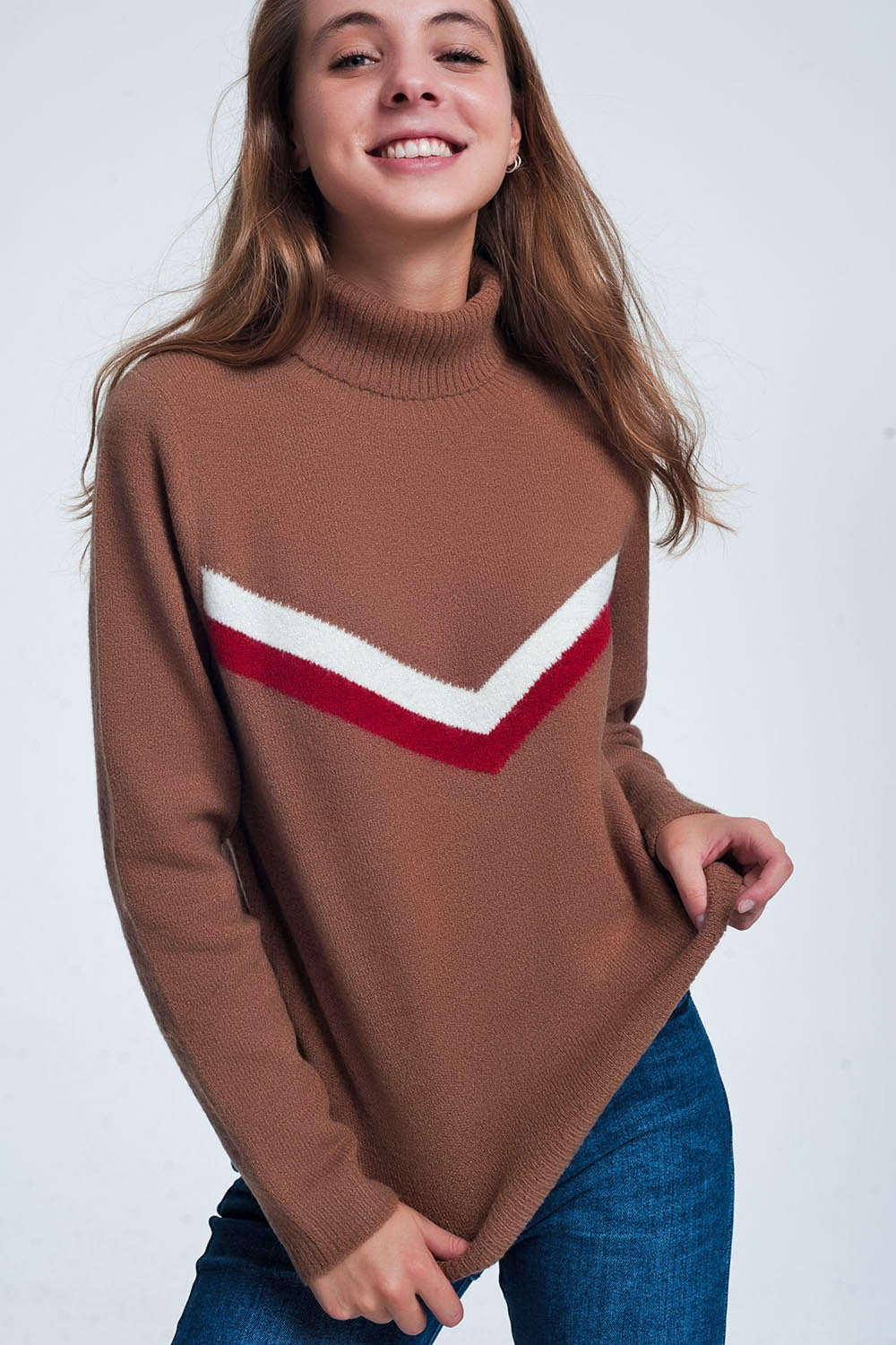 Maglione marrone con motivo a spina di pesce