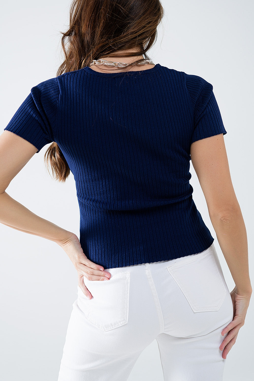 Maglione navy con incrocio sul davanti e scollo a V