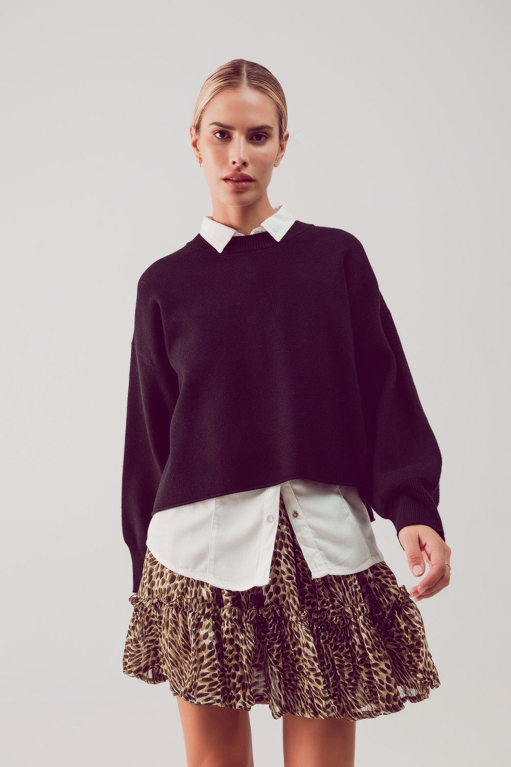 Maglione nero con maniche a palloncino