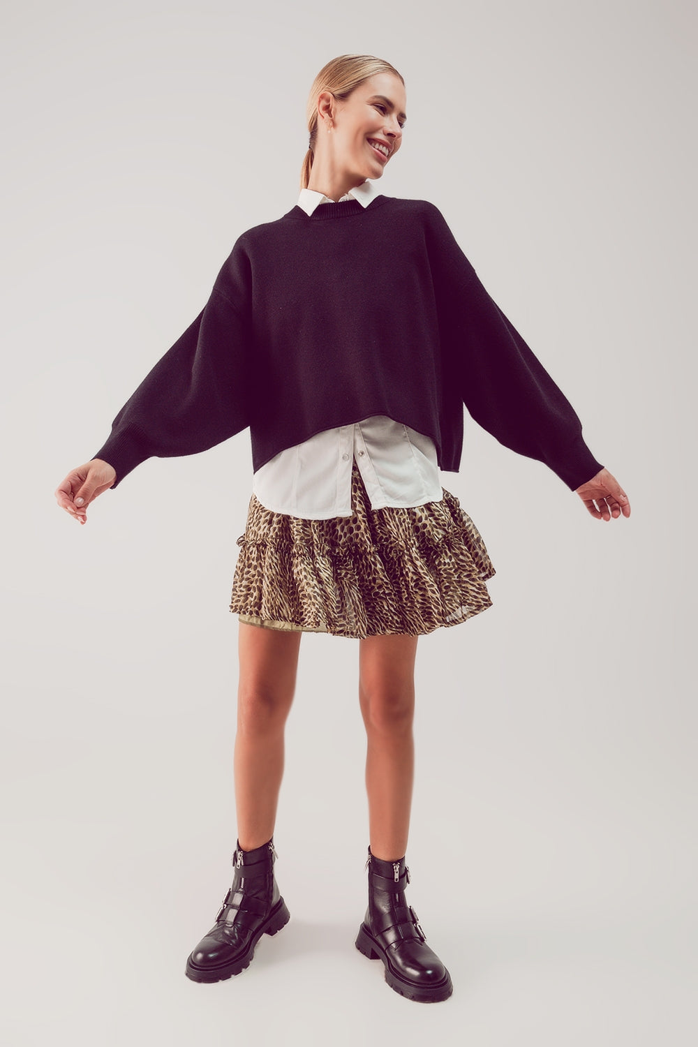 Maglione nero con maniche a palloncino