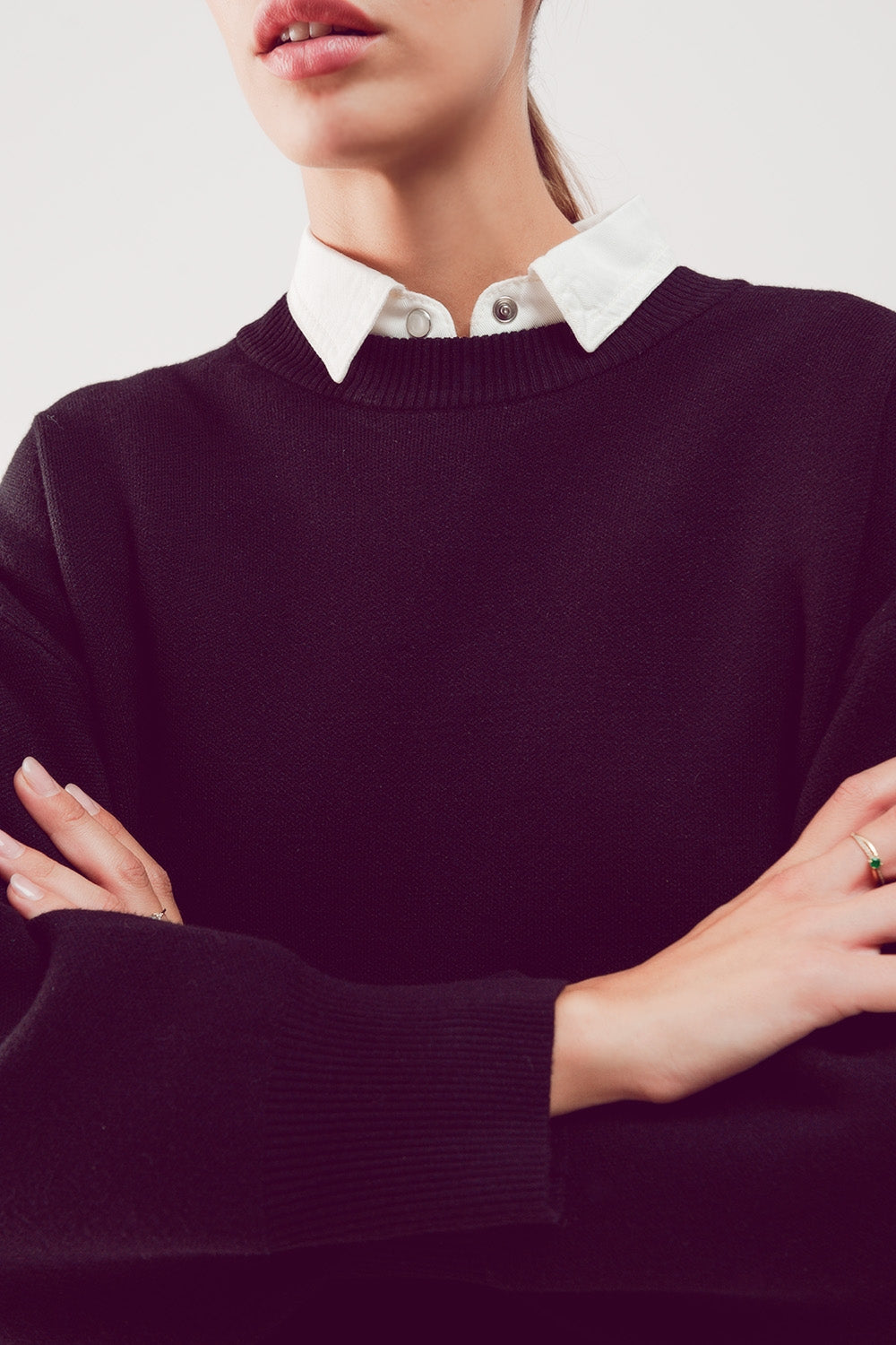 Maglione nero con maniche a palloncino