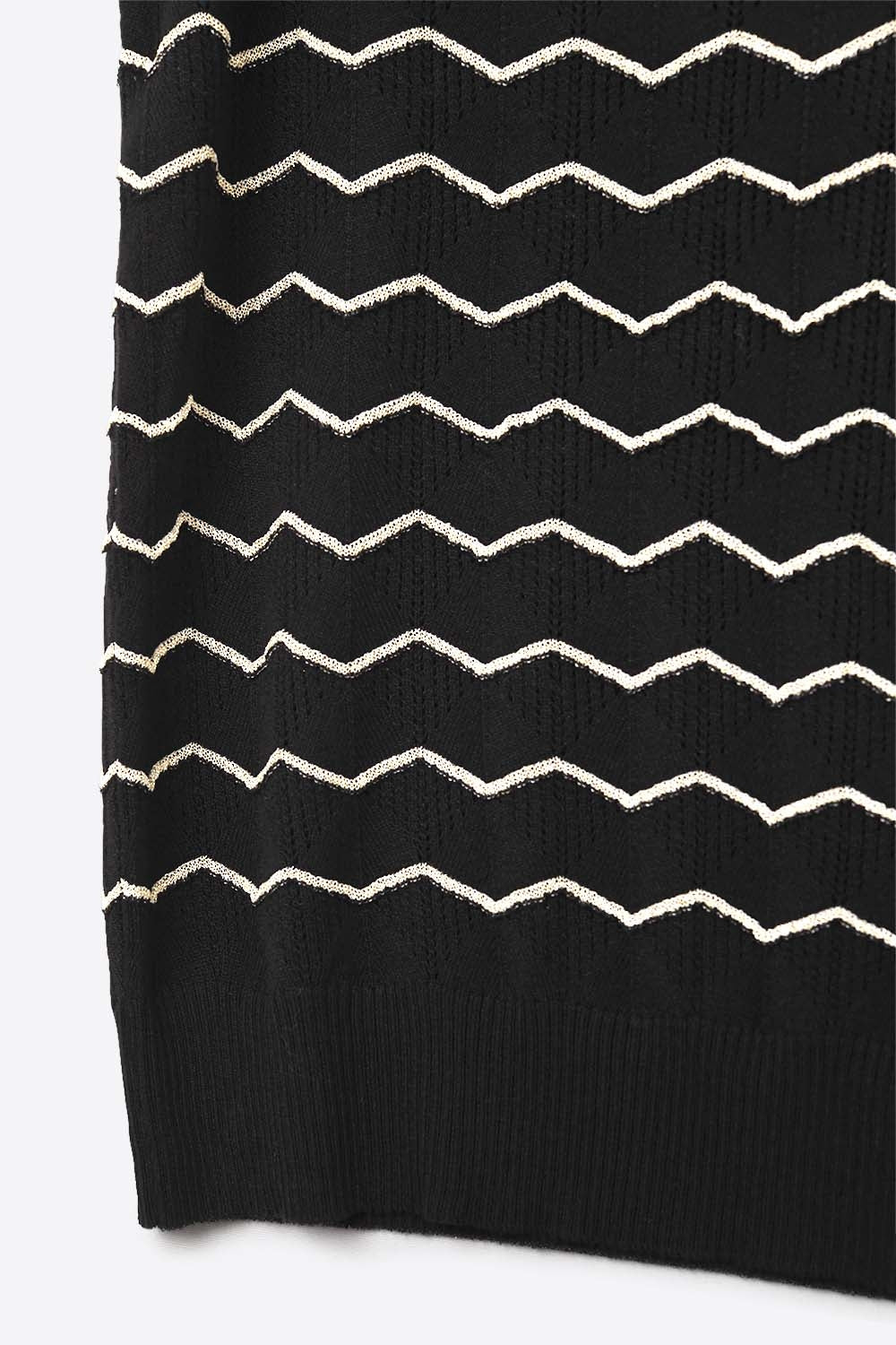 Maglione nero lavorato a maglia con motivo a zig zag dorato