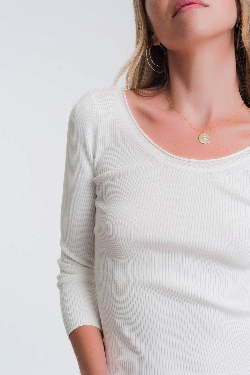 Maglione operato con scollo ampio bianco