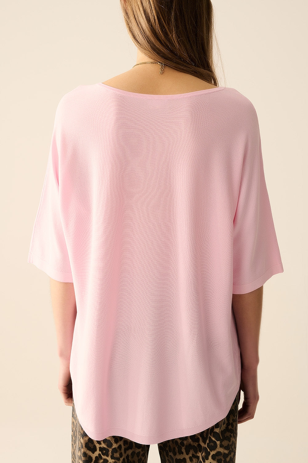 maglione oversize in rosa con maniche al gomito