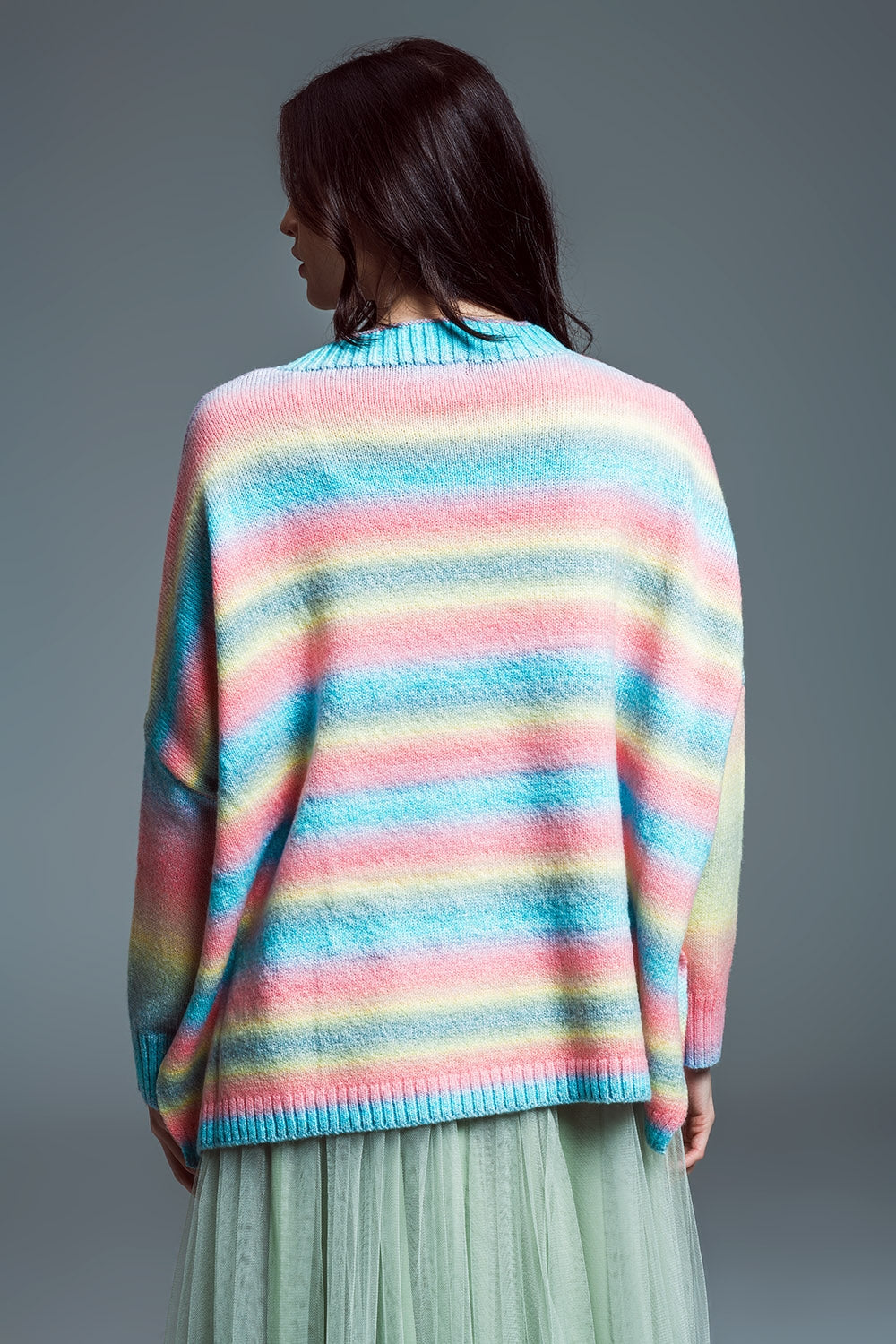 Maglione oversize multicolore a collo alto con spacchi laterali