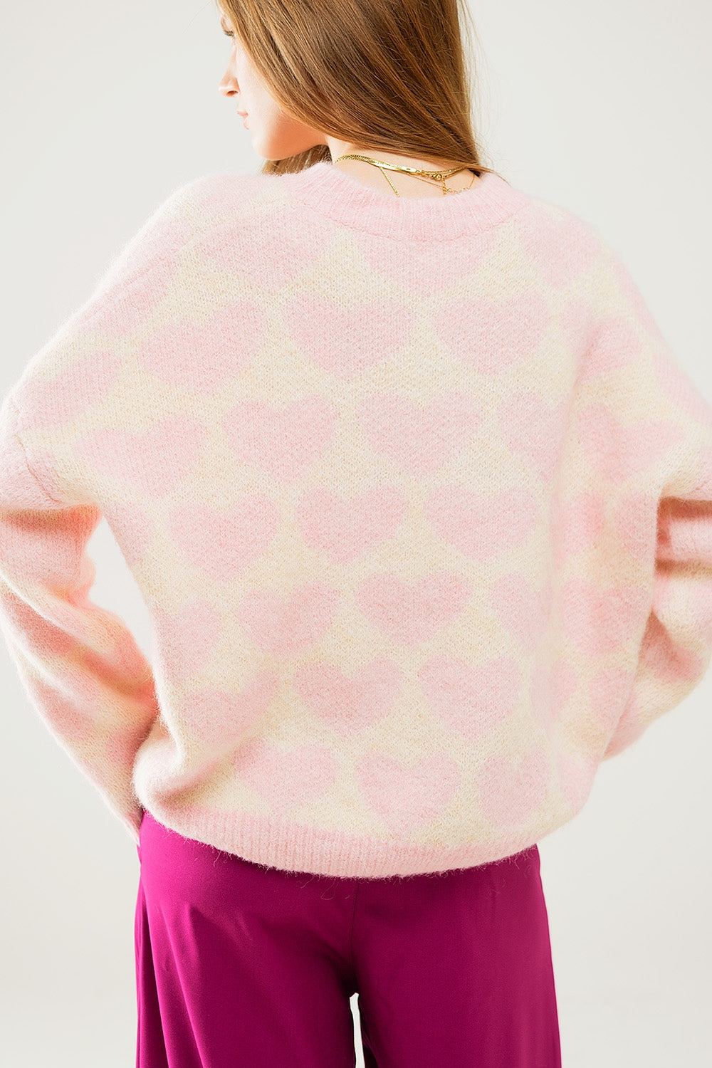 Maglione panna oversize super morbido con cuori rosa dappertutto