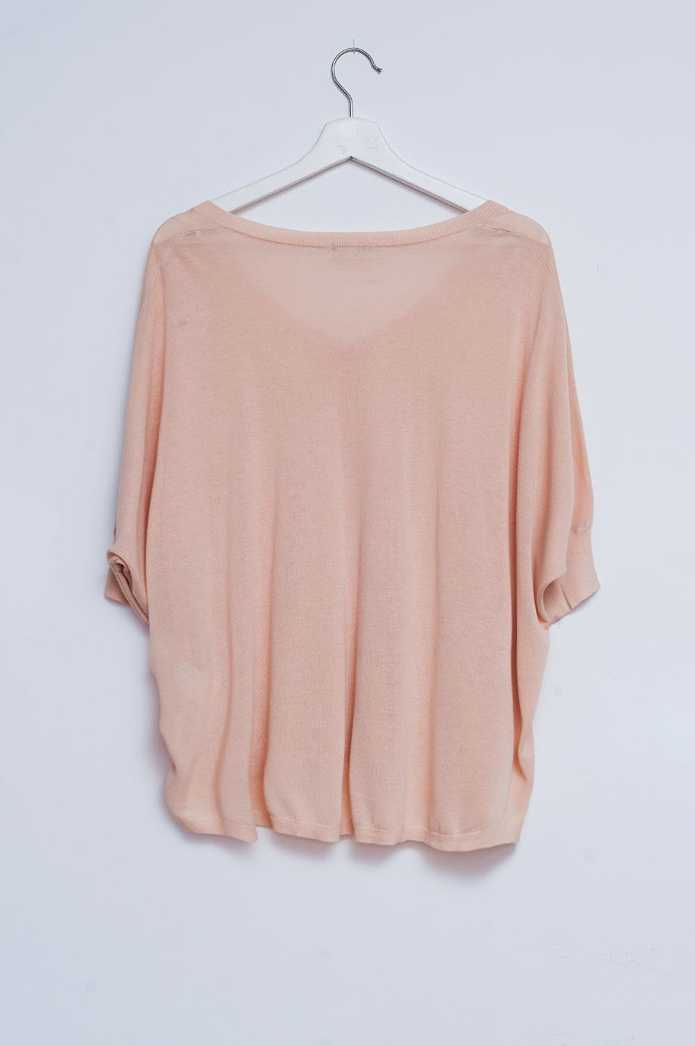 Maglione quadrato beige con scollo a V e manica corta