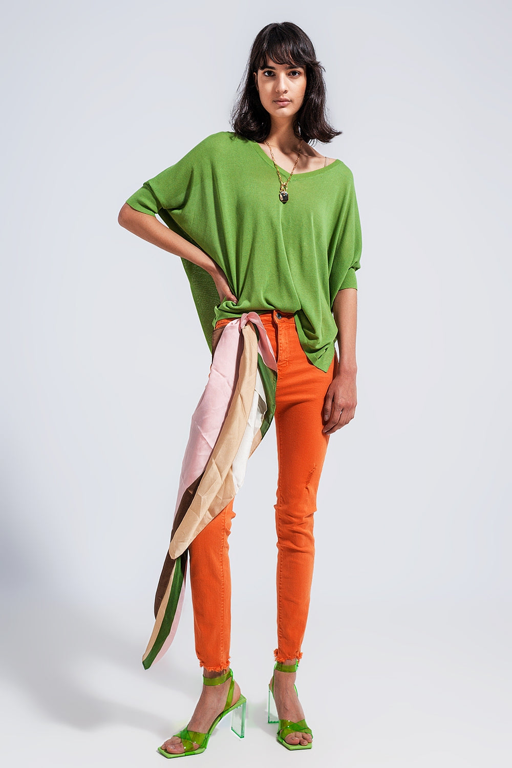 Maglione quadrato verde con scollo a V e manica corta