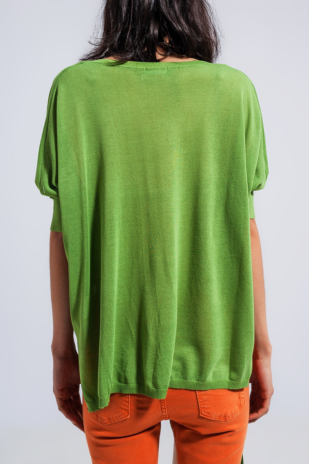 Maglione quadrato verde con scollo a V e manica corta