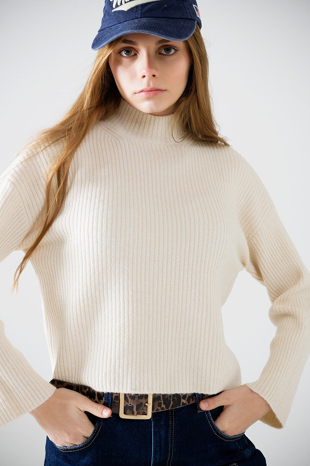 Q2 maglione rilassato a collo alto a coste color crema
