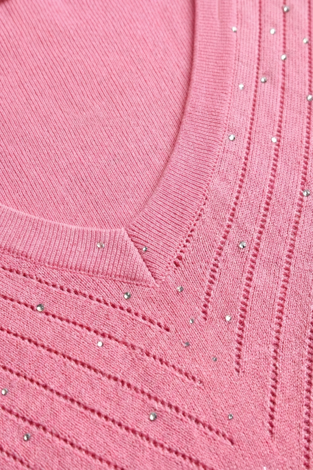 Maglione rosa con scollo a V e sottile dettaglio scintillante