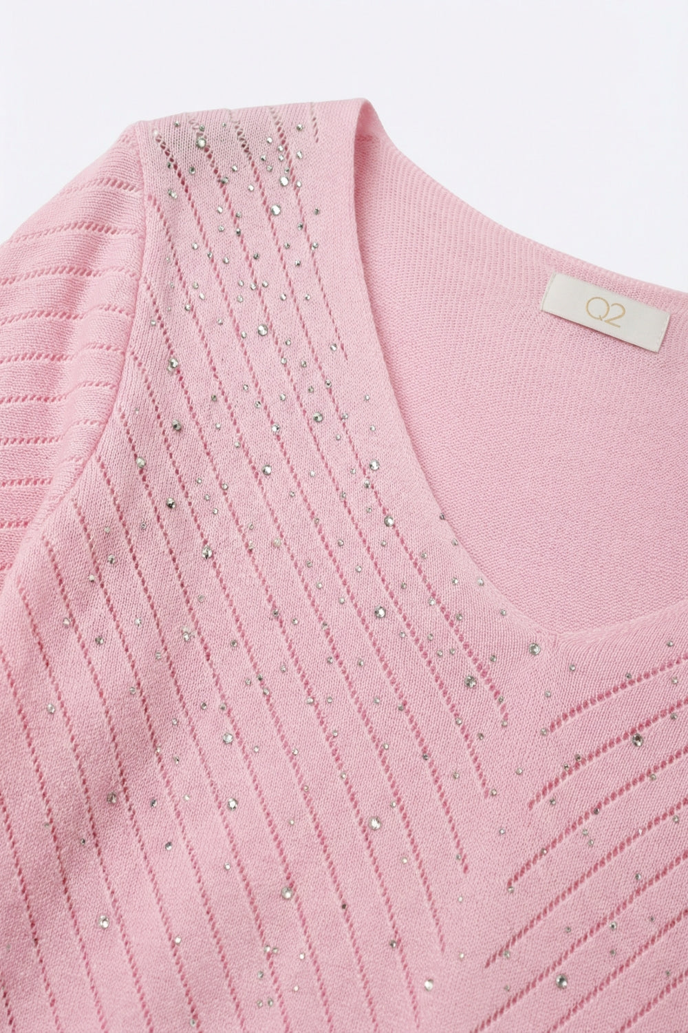 Maglione rosa in maglia leggera con scollo a V e dettaglio di perline