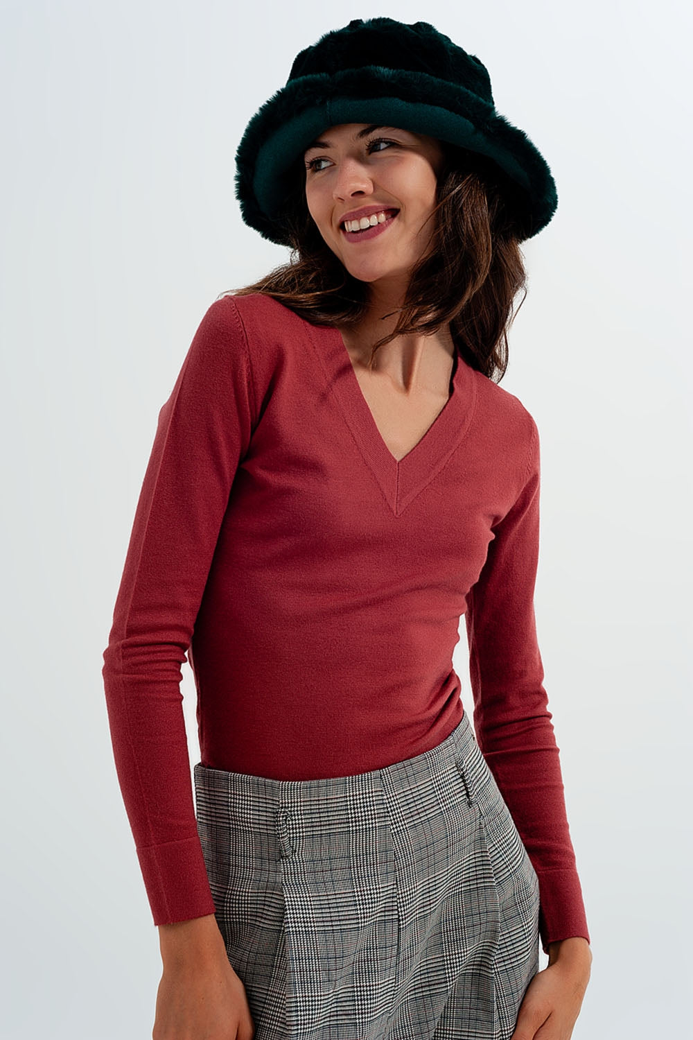Q2 Maglione ruggine con scollo a V