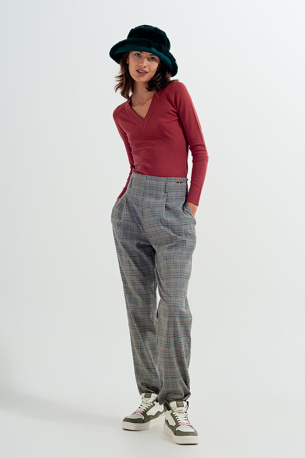 Maglione ruggine con scollo a V