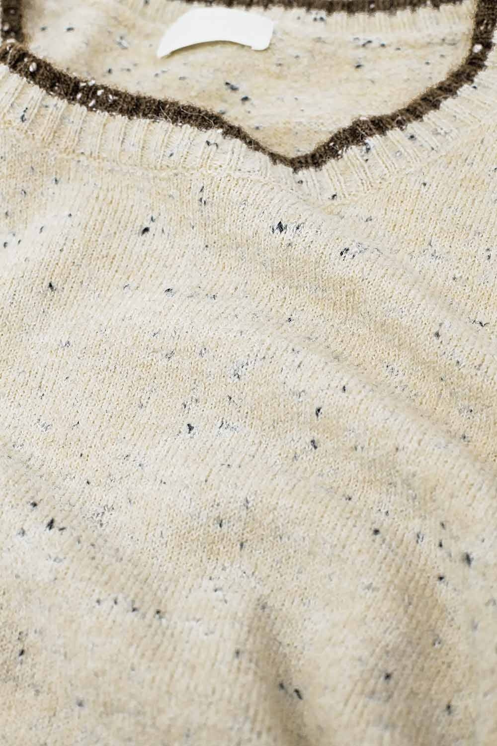 Maglione screziato con dettagli di linea in marrone