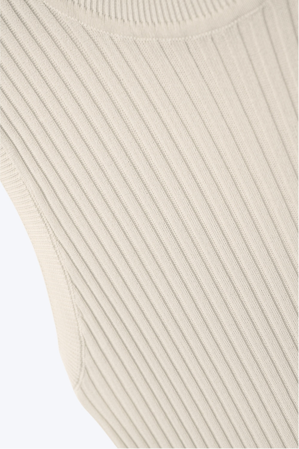 Maglione senza maniche a coste con vestibilità bodycon In beige