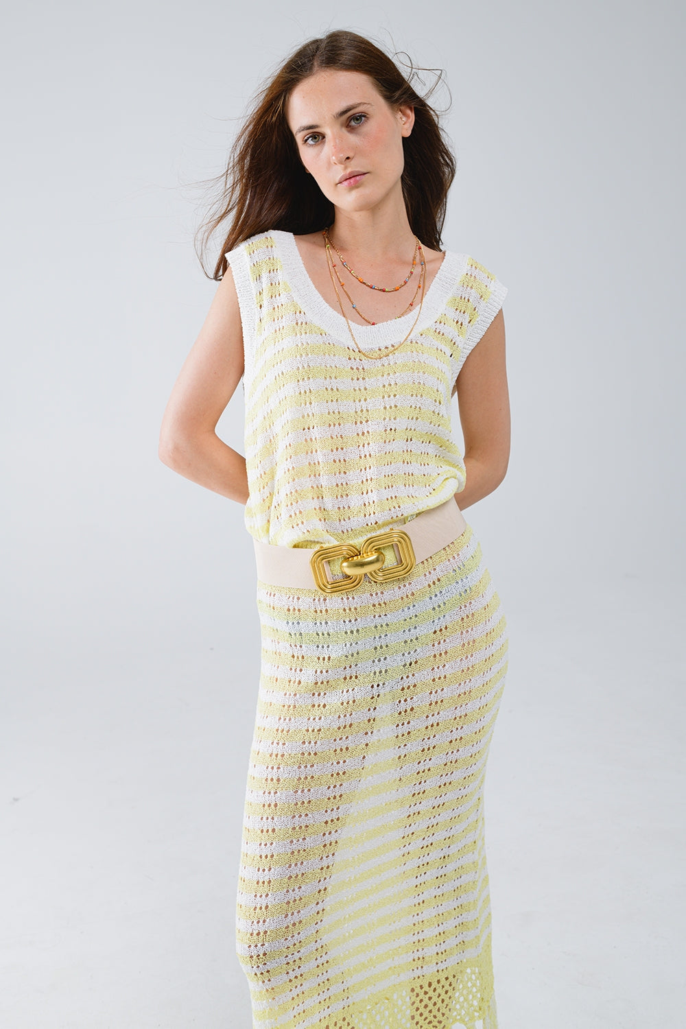 Maglione senza maniche a righe a maglia aperta in giallo e bianco