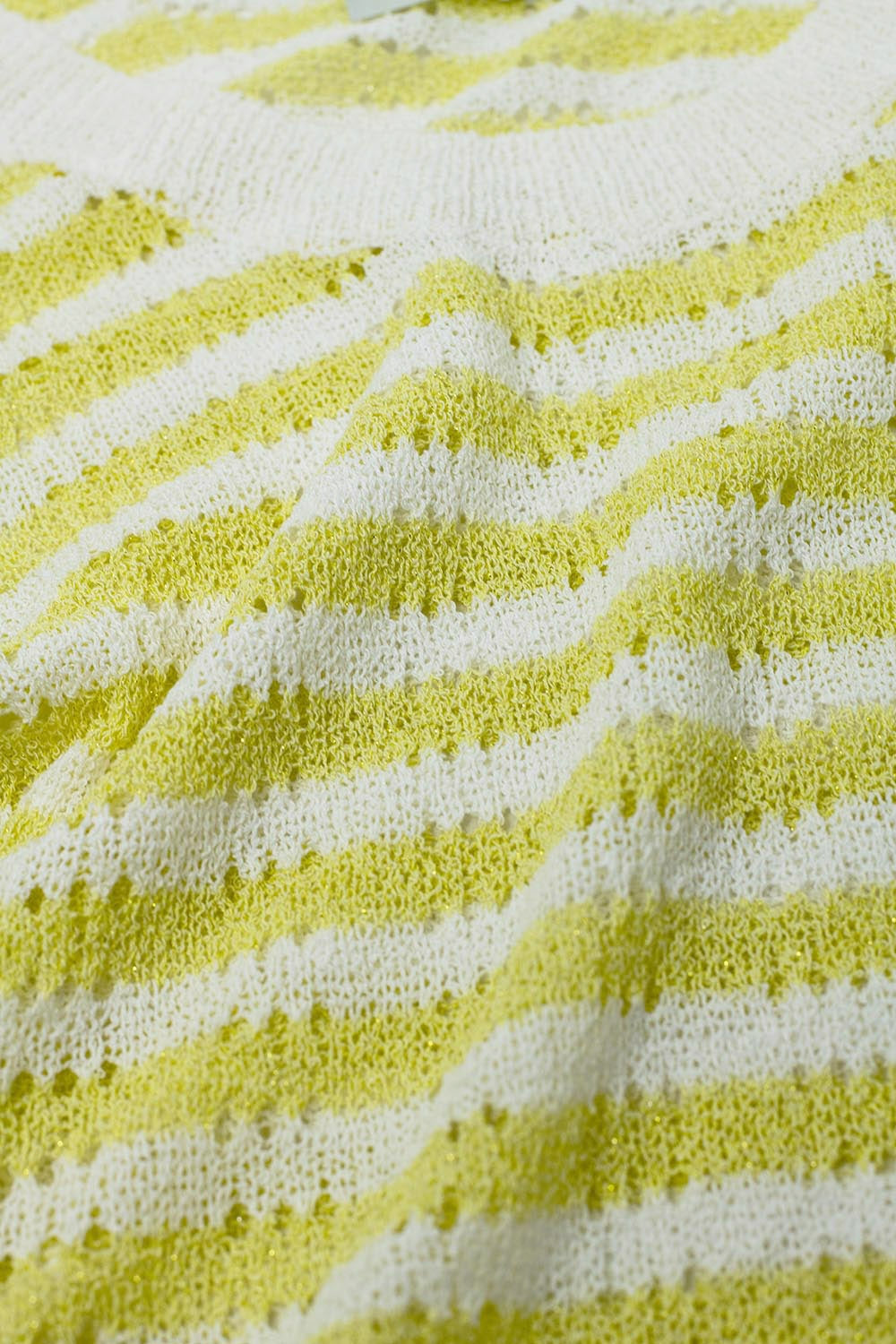 Maglione senza maniche a righe a maglia aperta in giallo e bianco