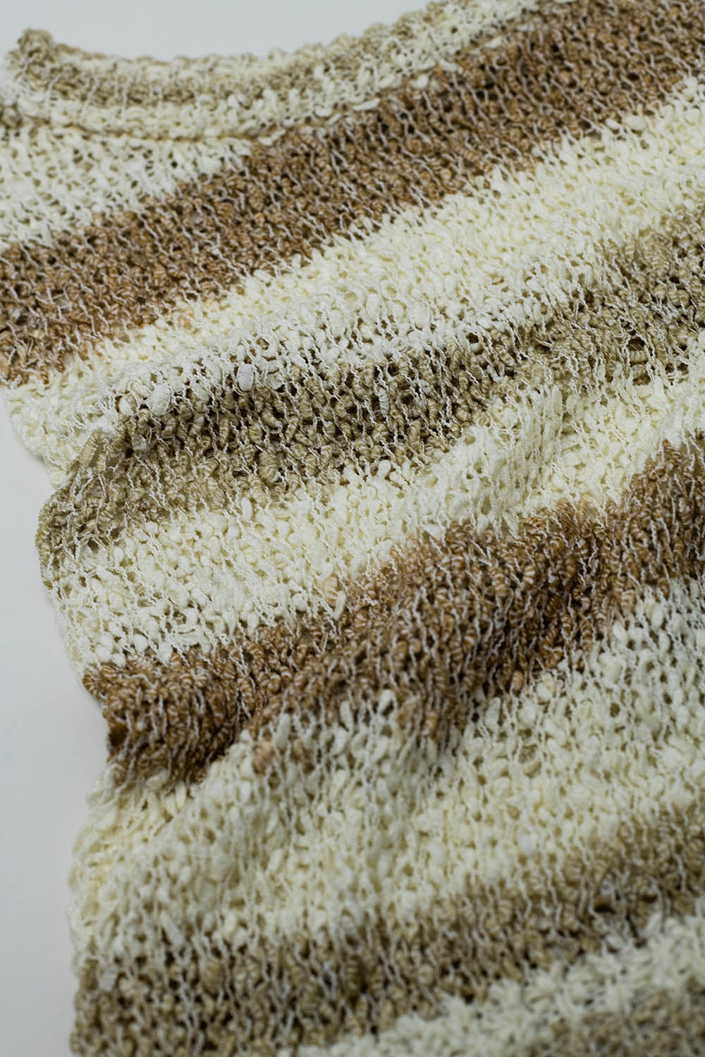 Maglione senza maniche a righe e girocollo in maglia Tints of Beige