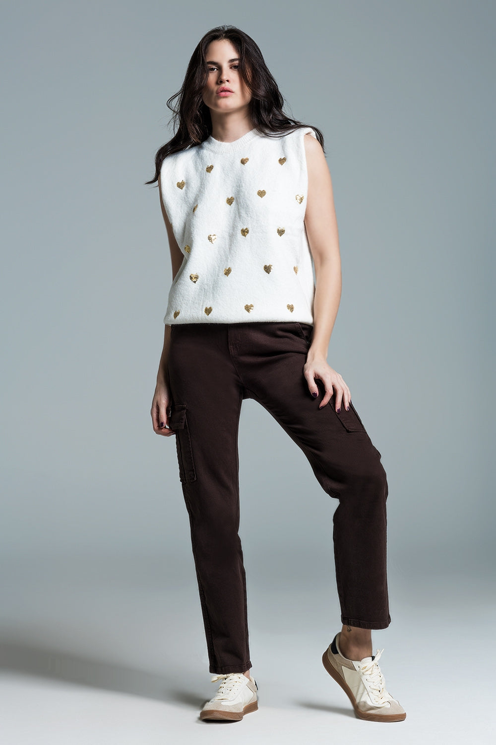 Maglione senza maniche bianco con cuori di paillettes argentate