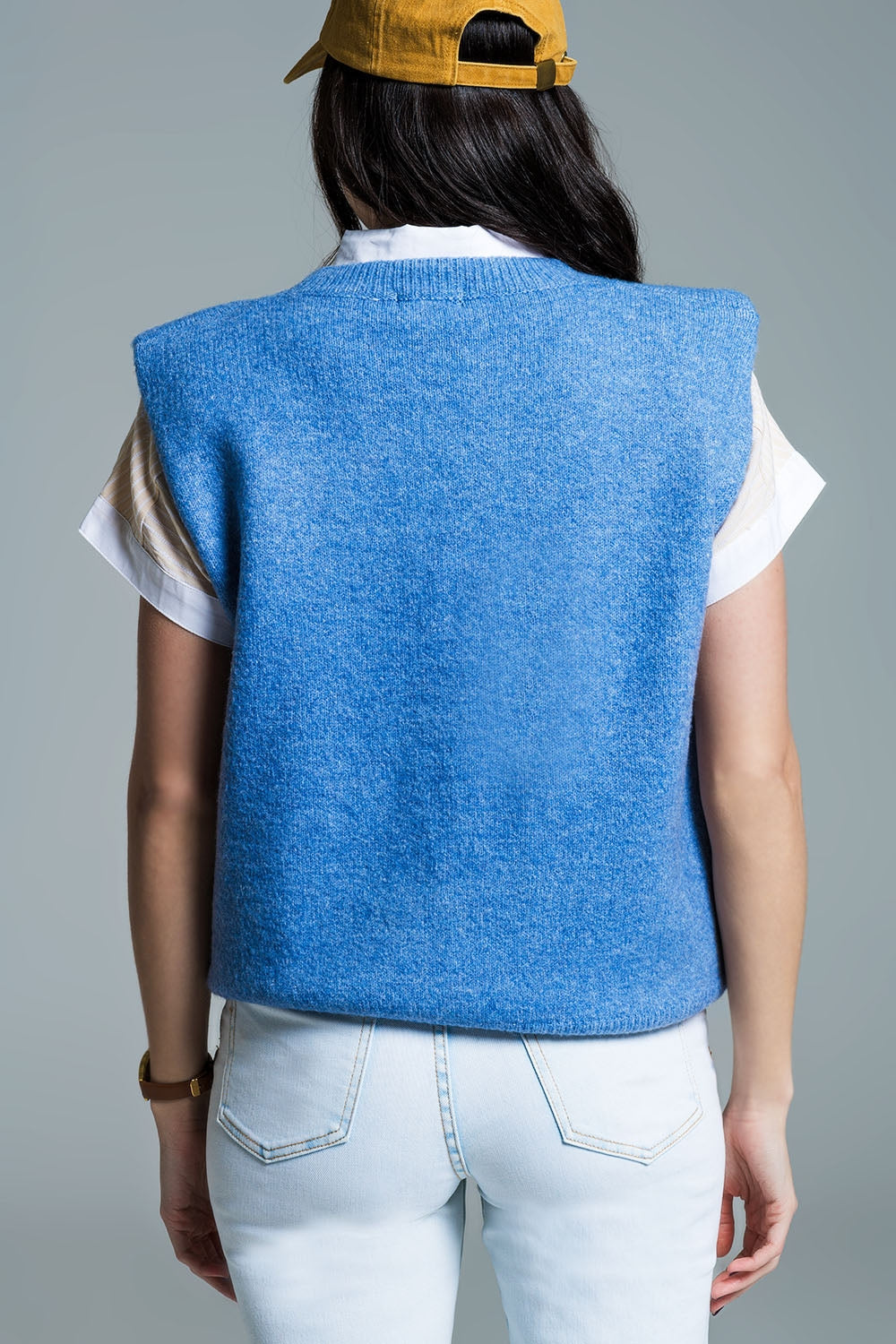 Maglione senza maniche blu con cuori di paillettes argentate