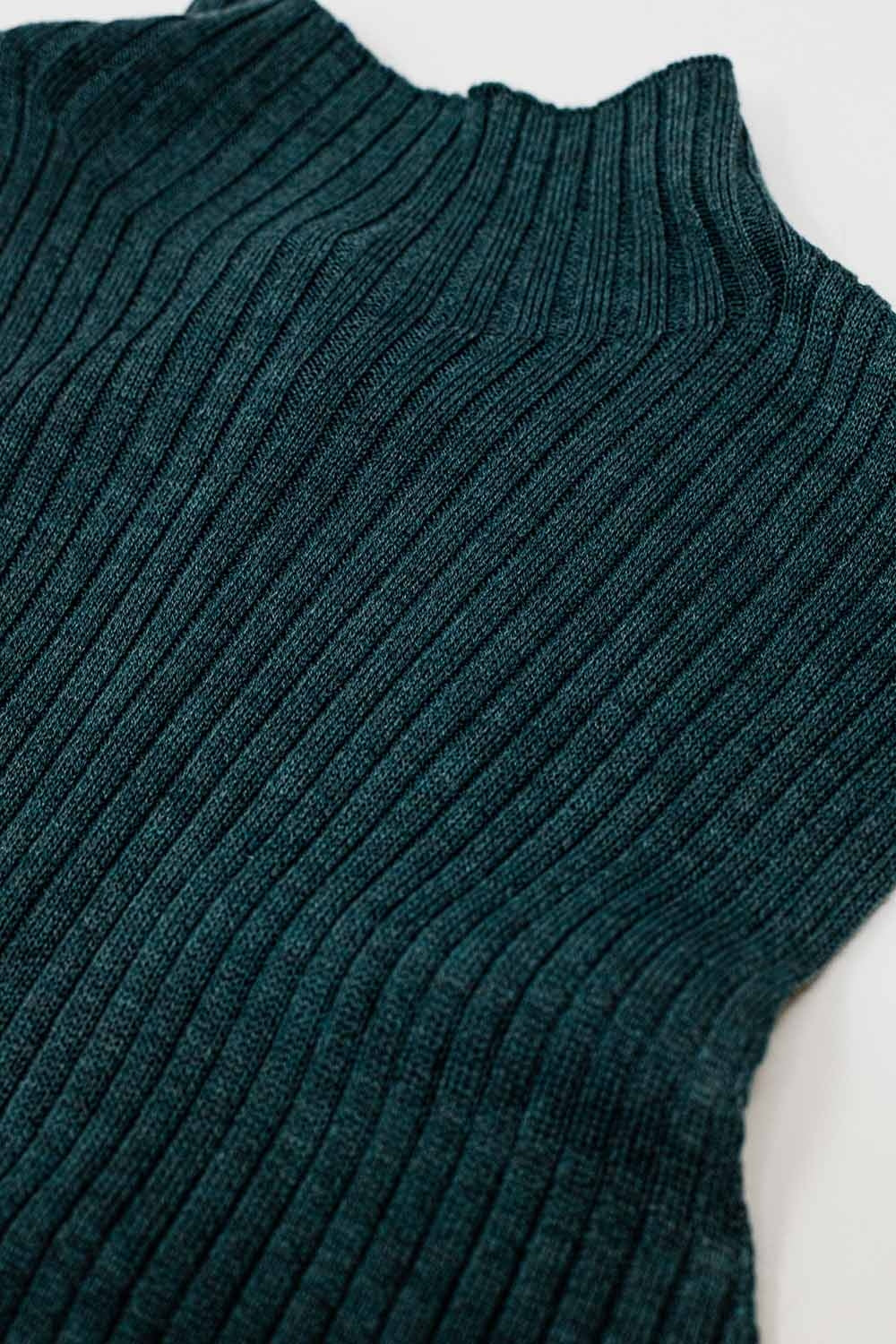 Maglione senza maniche in lana a maglia fine di colore verde