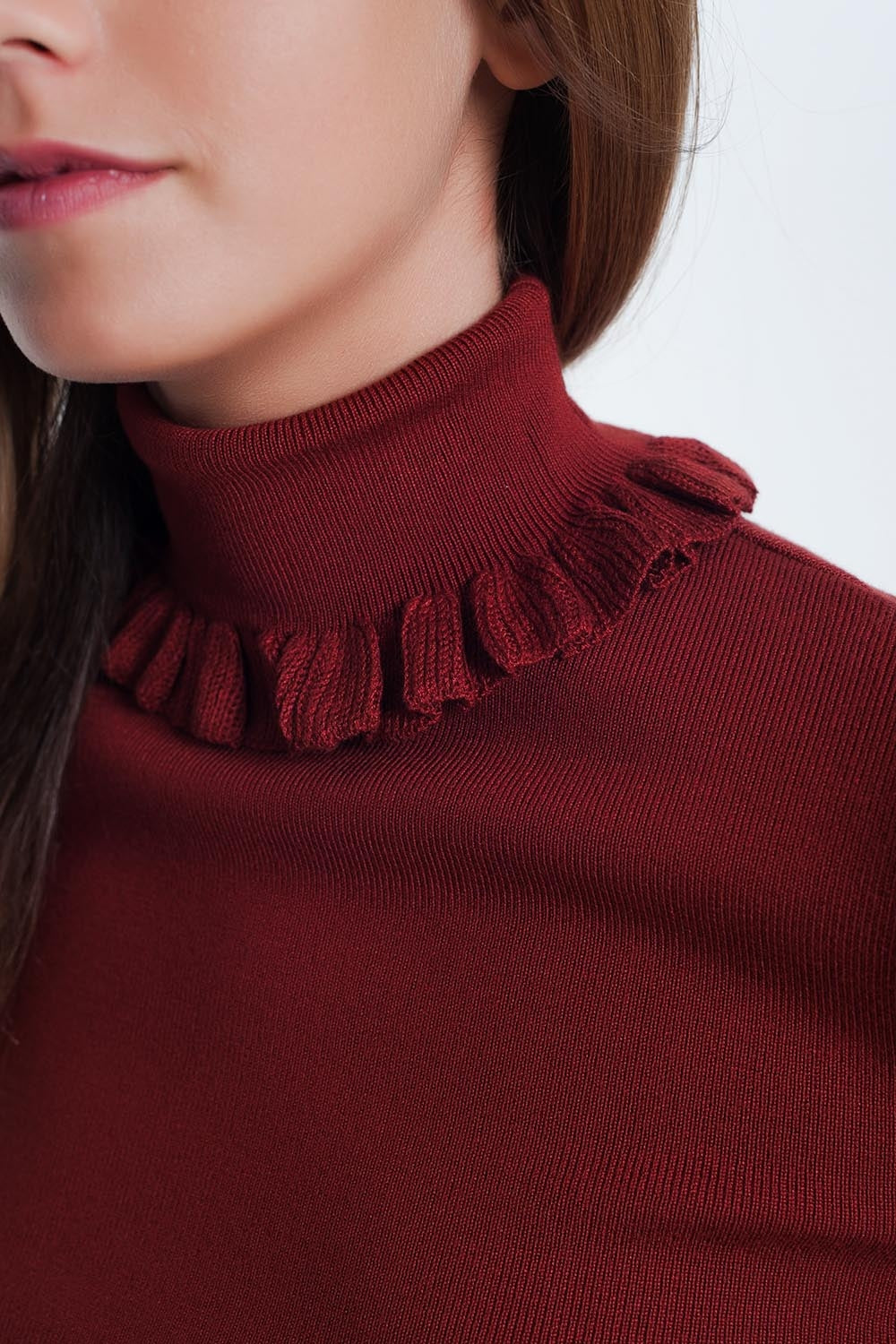 Maglione slim arancione a coste con volant sul collo