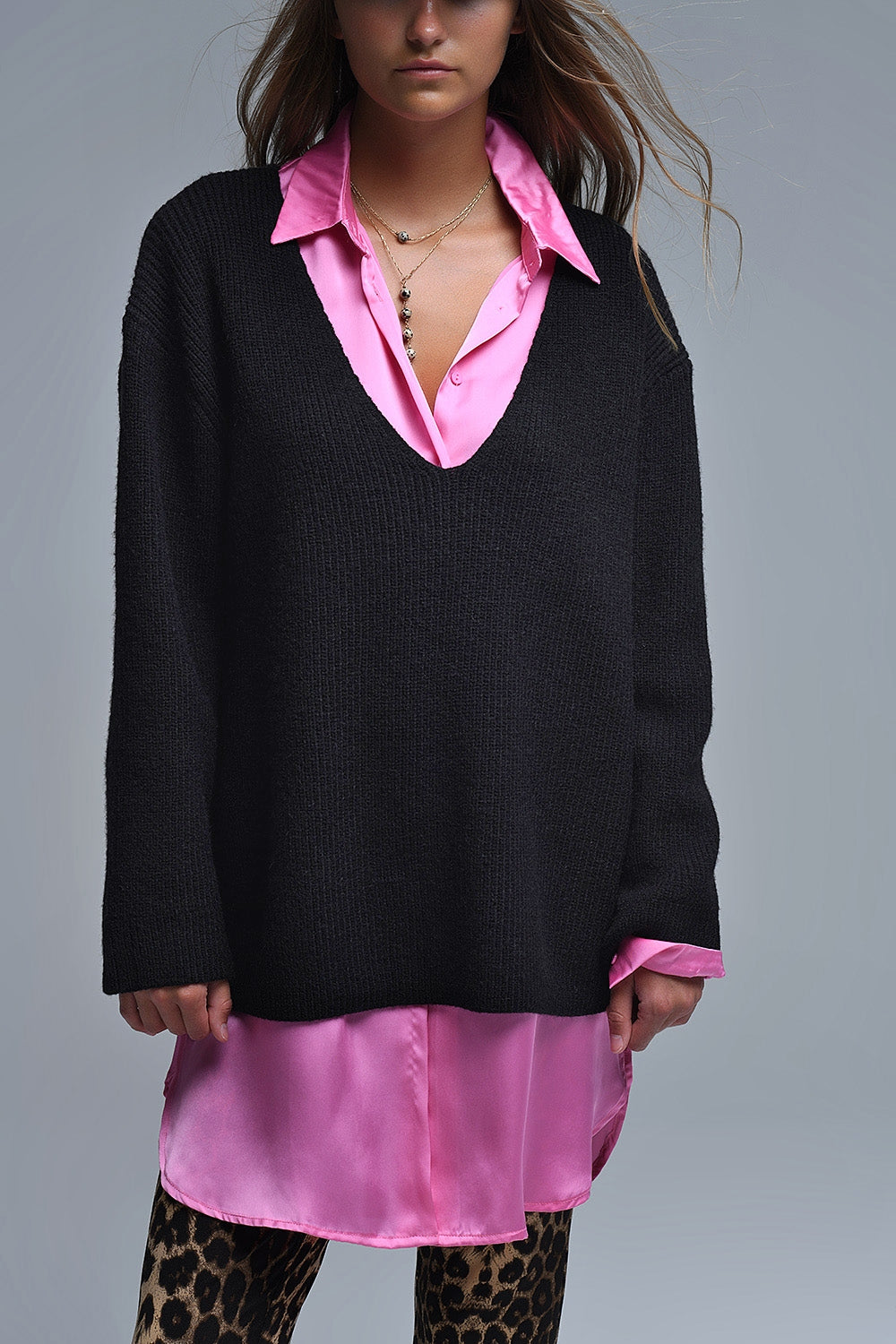 Maglione sottile super oversize con scollo a V in nero