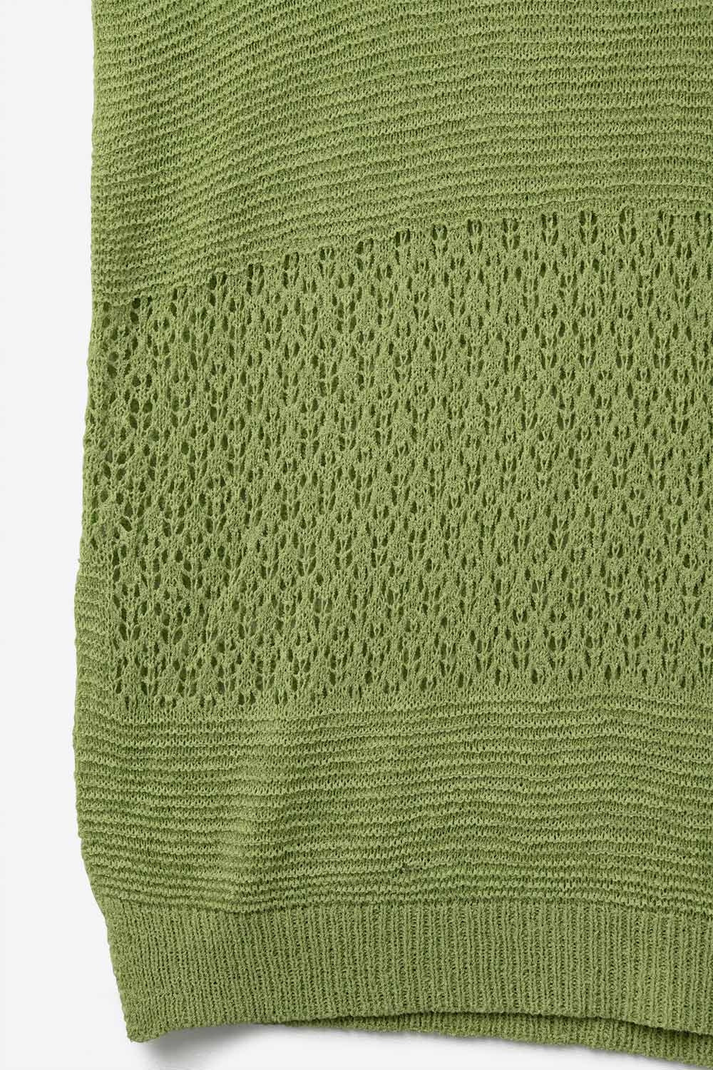 Maglione verde con morbida maglia aperta e maniche scese