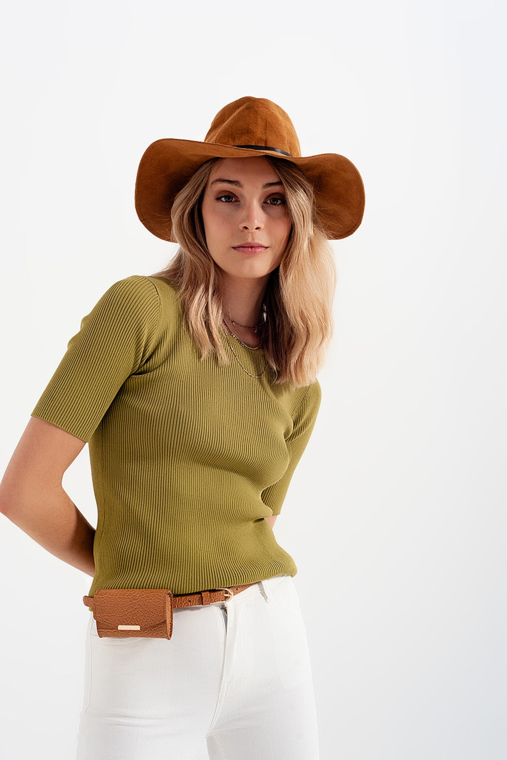 Maglione verde lavorato con nodo sul retro