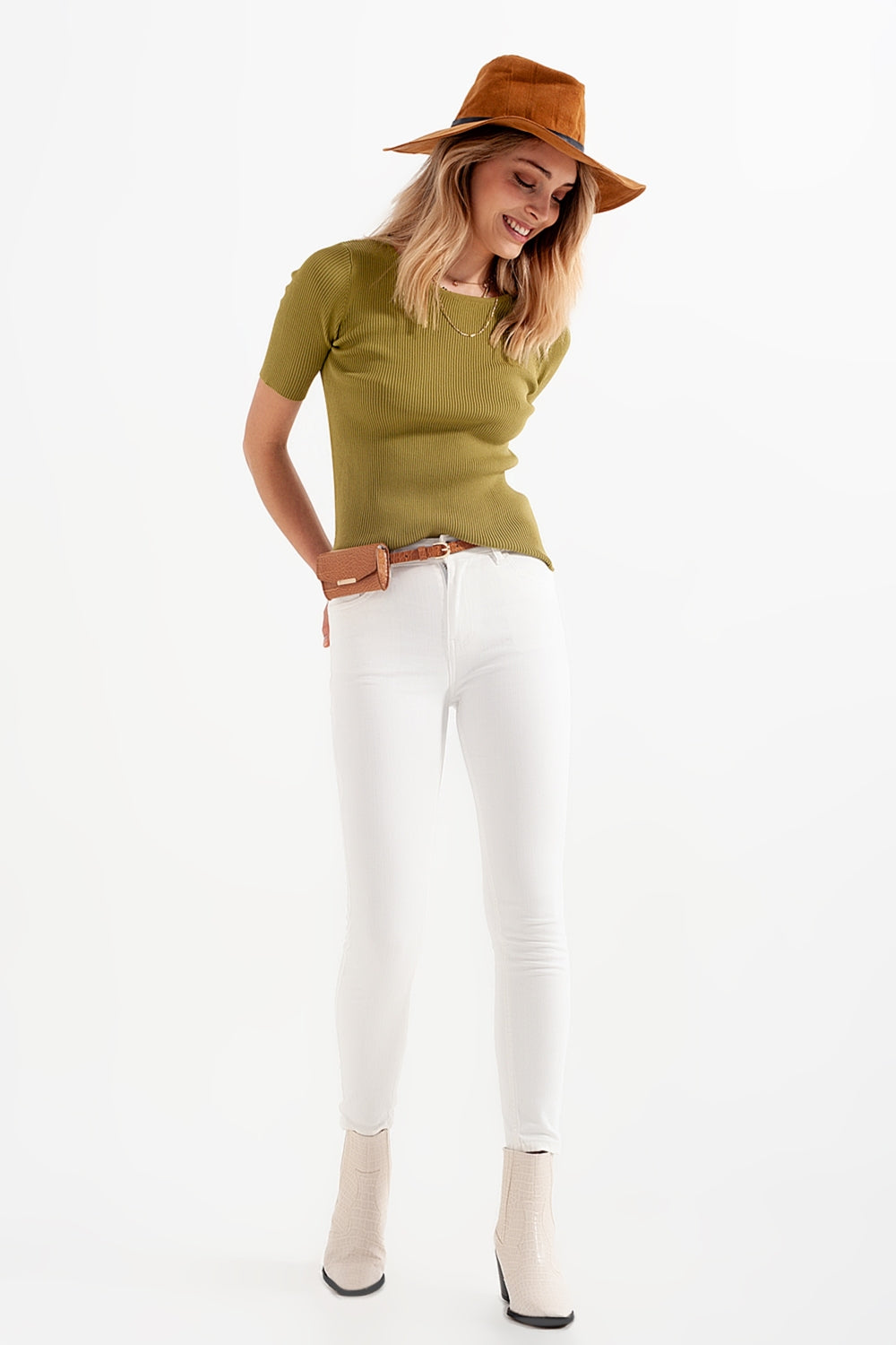 Maglione verde lavorato con nodo sul retro